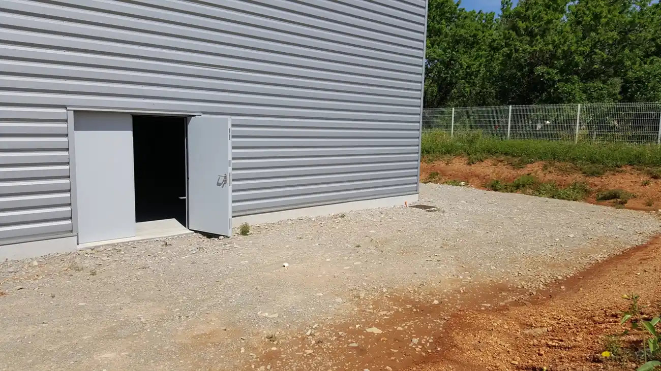 Porte sur cours privative extérieure, local G2-33, Garosud Montpellier